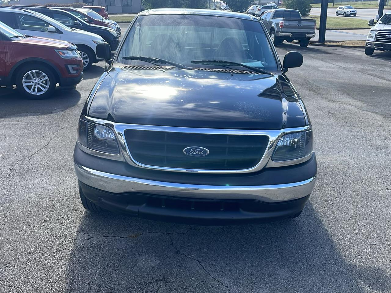 Ford F-150 2WD Reg Cab 126" XL 2004