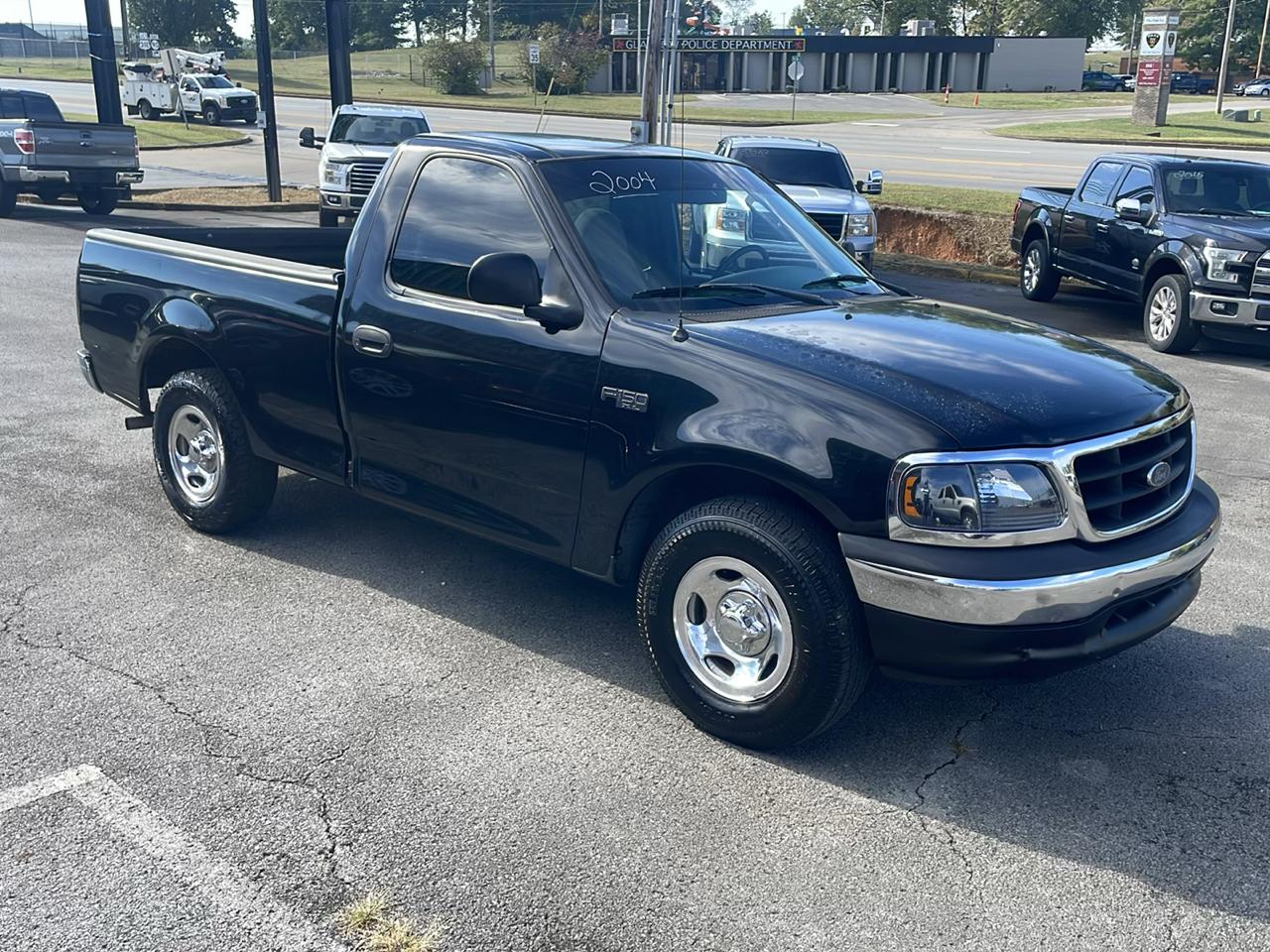 Ford F-150 2WD Reg Cab 126" XL 2004