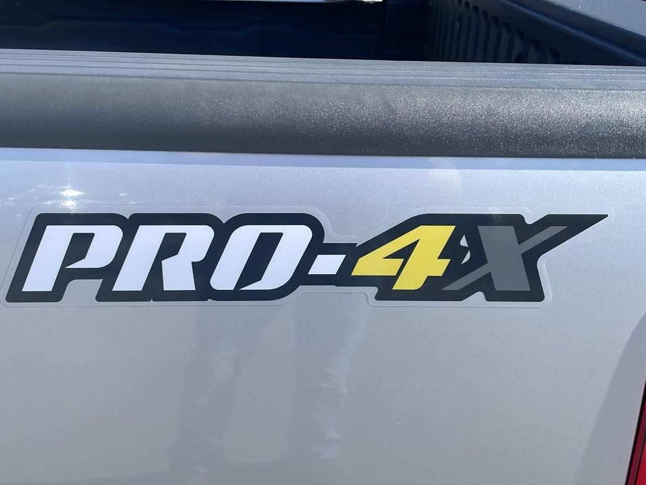 Nissan Frontier Crew Cab 4x4 PRO-4X 2015