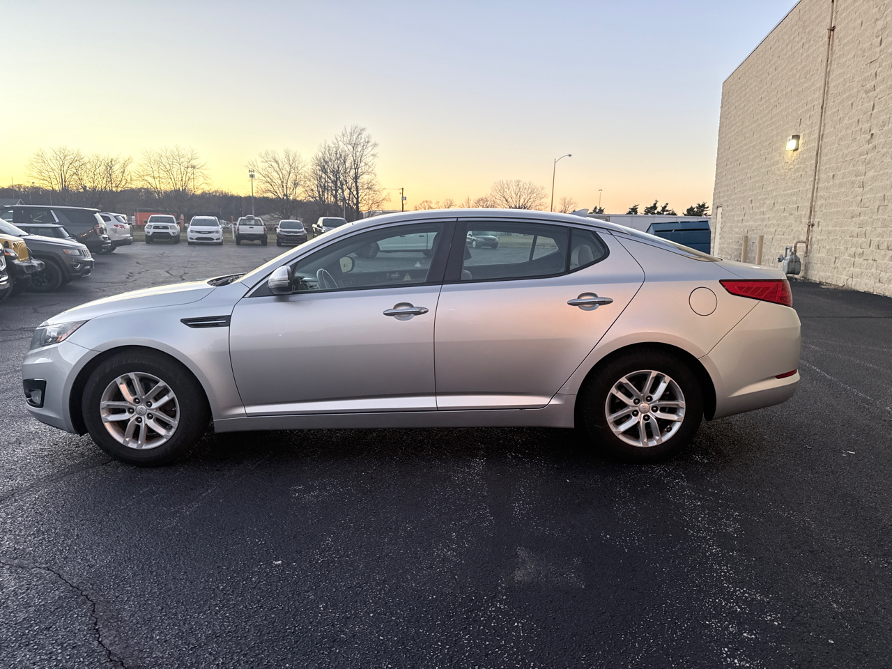Kia Optima LX MT 2013