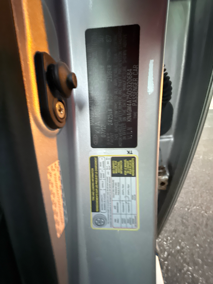 Kia Optima LX MT 2013