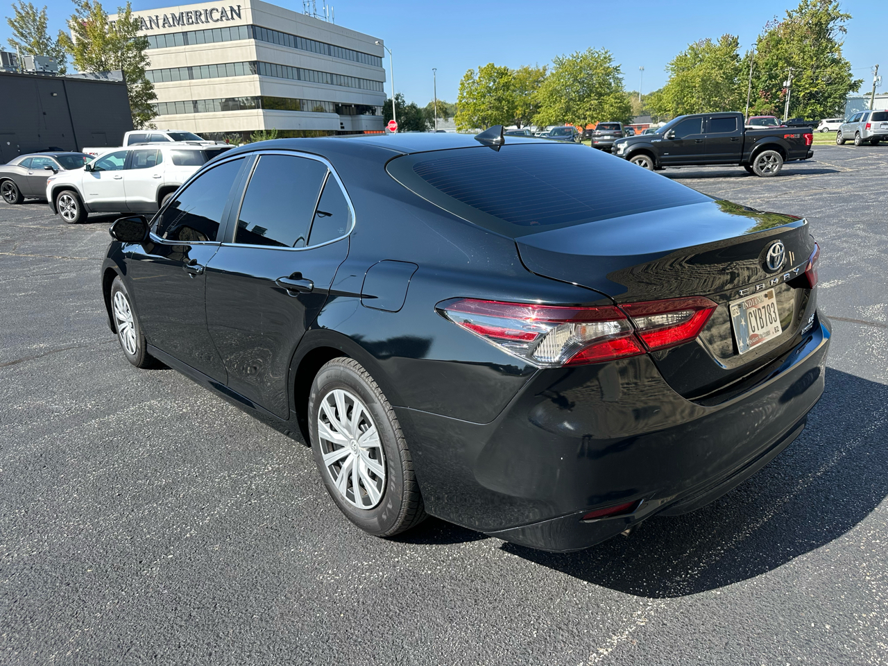 2021 Toyota Camry Hybrid LE photo 2