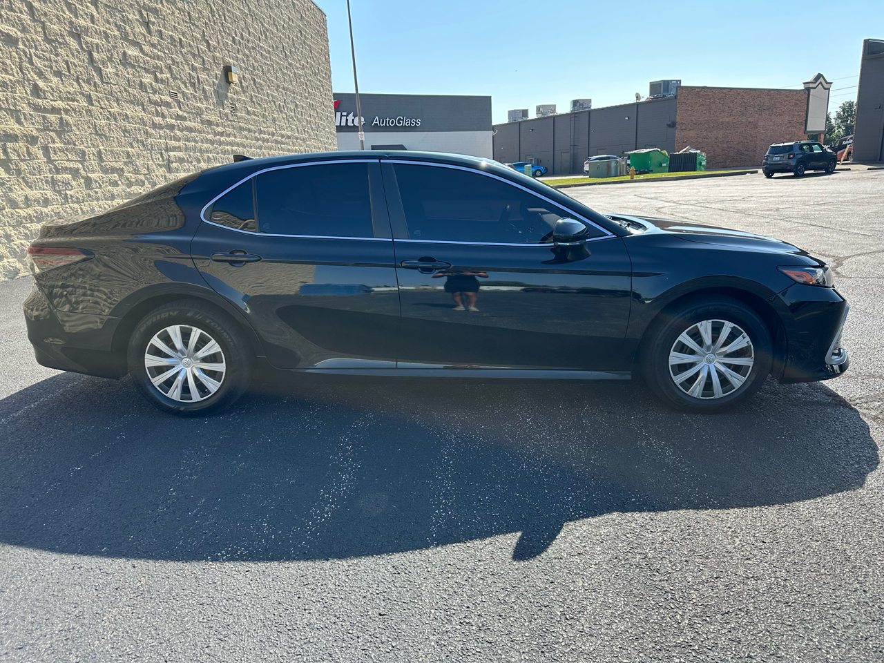 2021 Toyota Camry Hybrid LE photo 5