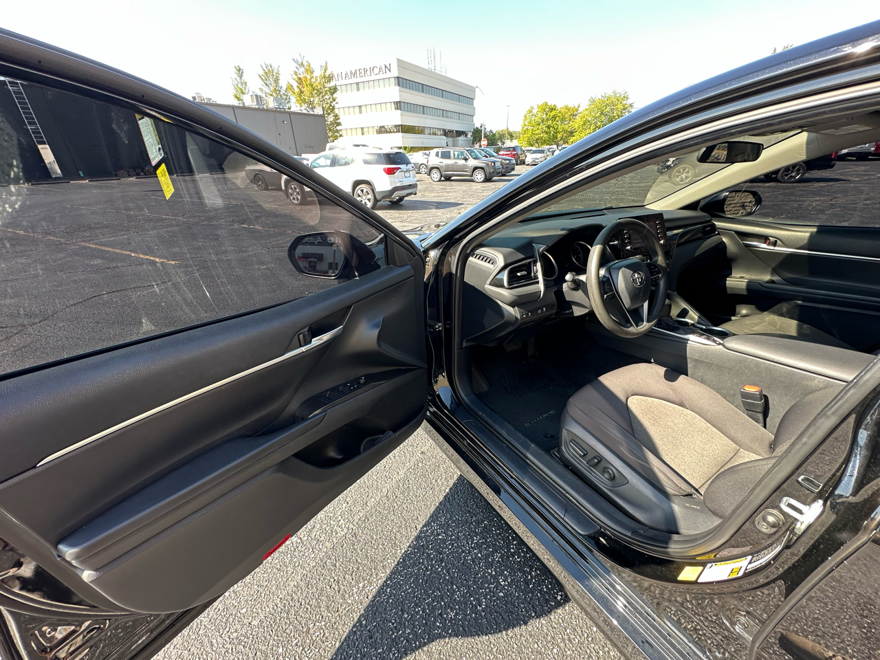 2021 Toyota Camry Hybrid LE photo 6
