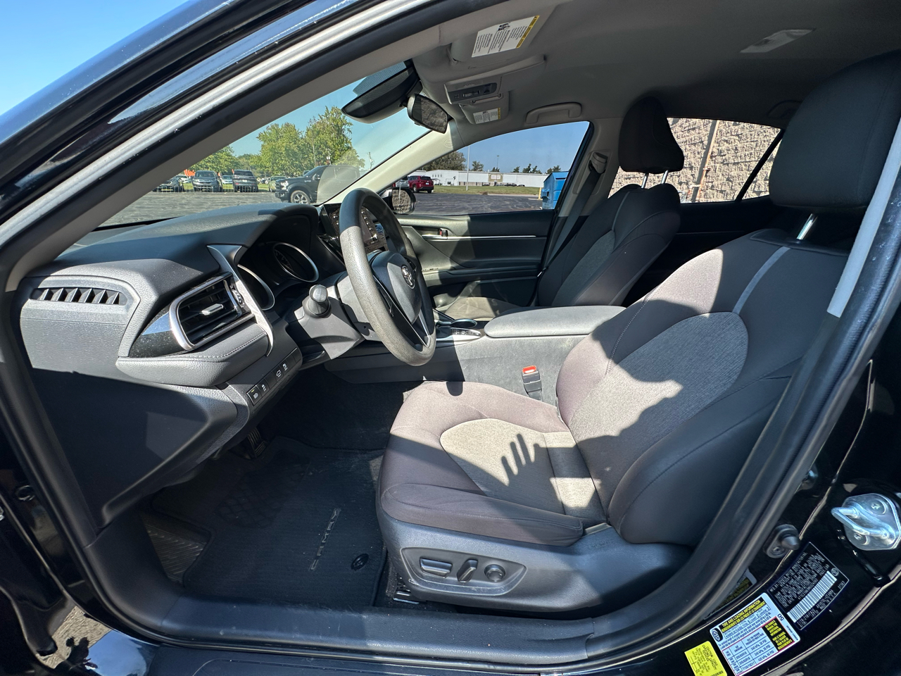 2021 Toyota Camry Hybrid LE photo 7