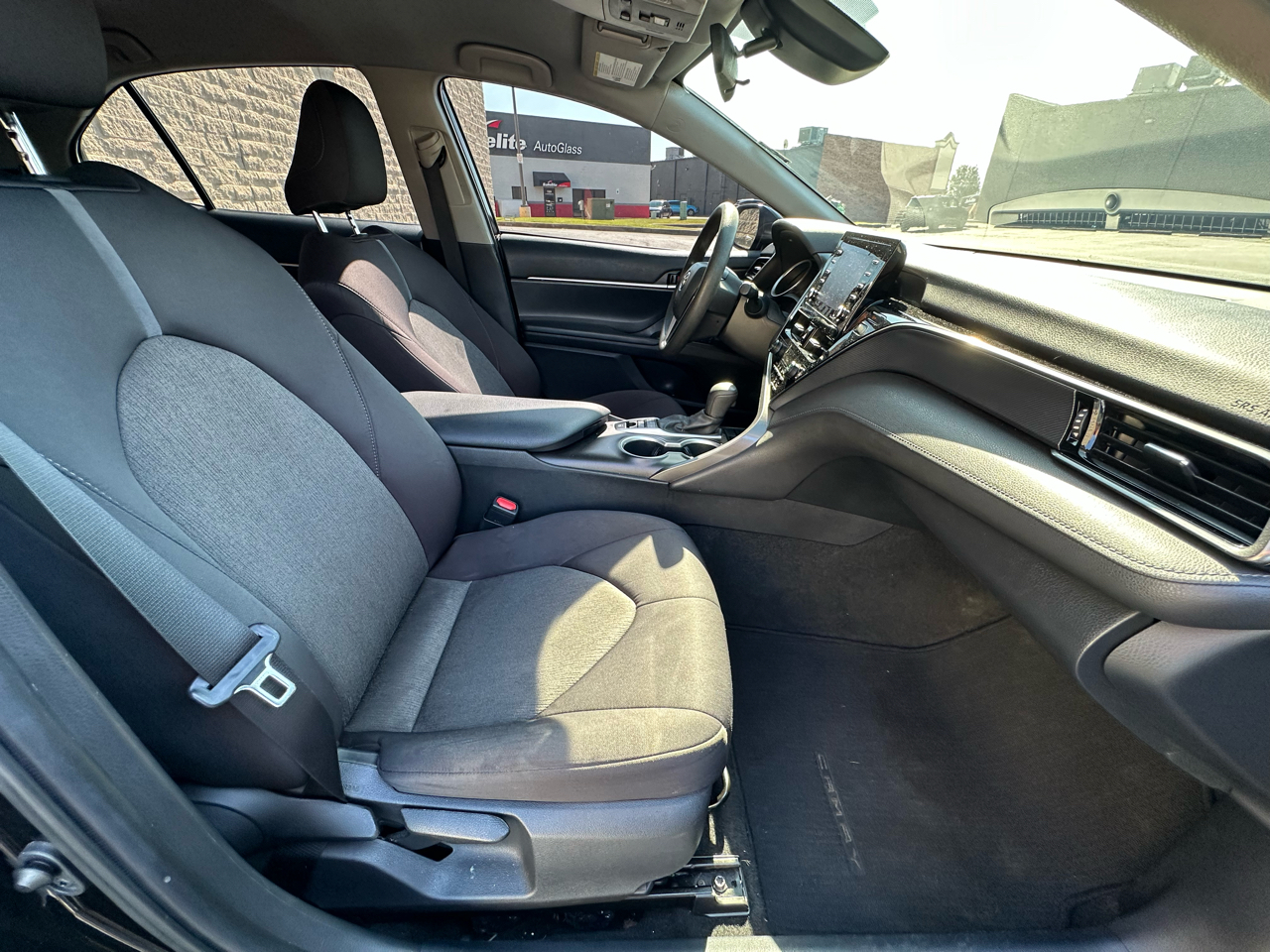 2021 Toyota Camry Hybrid LE photo 8
