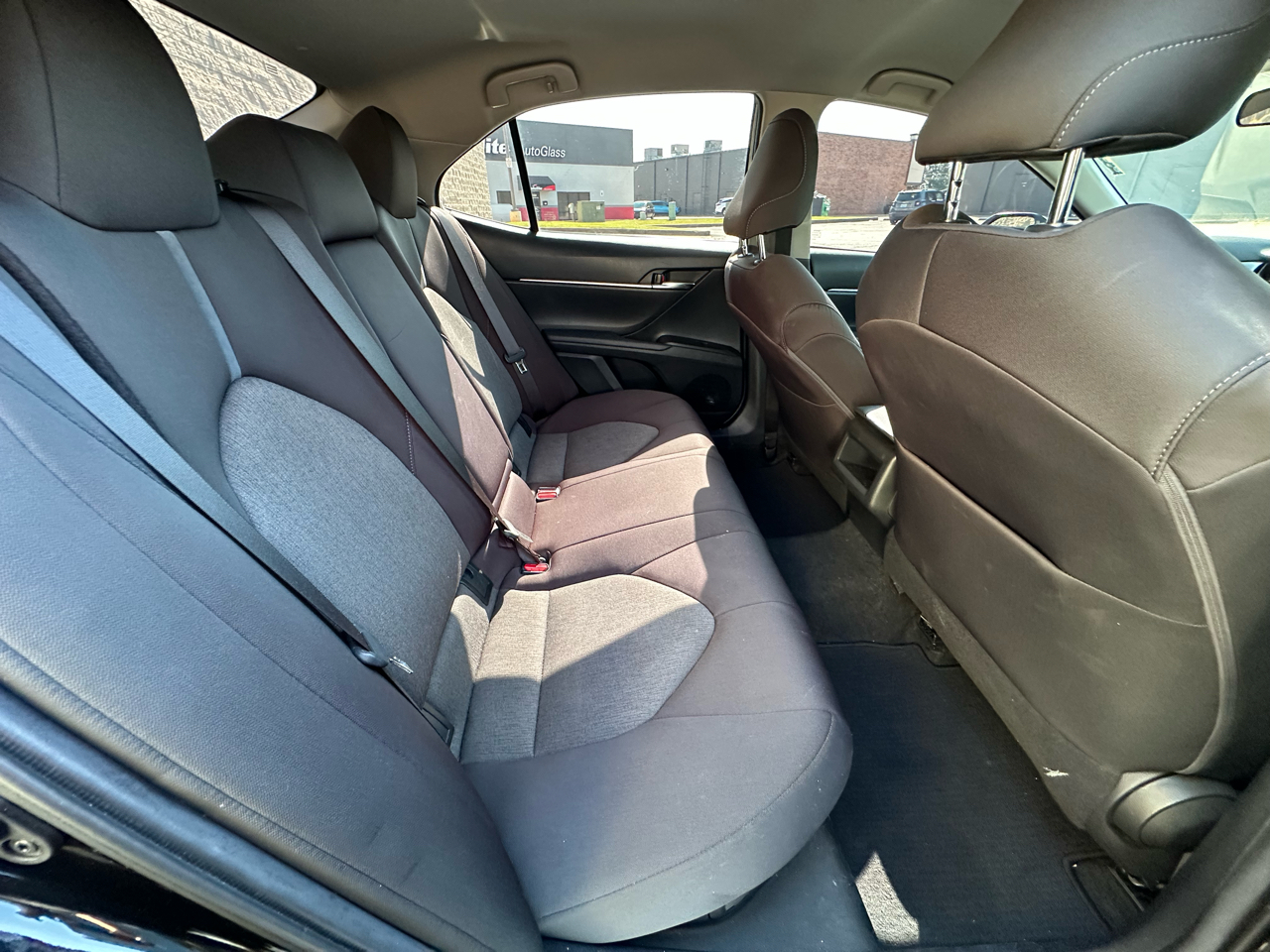2021 Toyota Camry Hybrid LE photo 9
