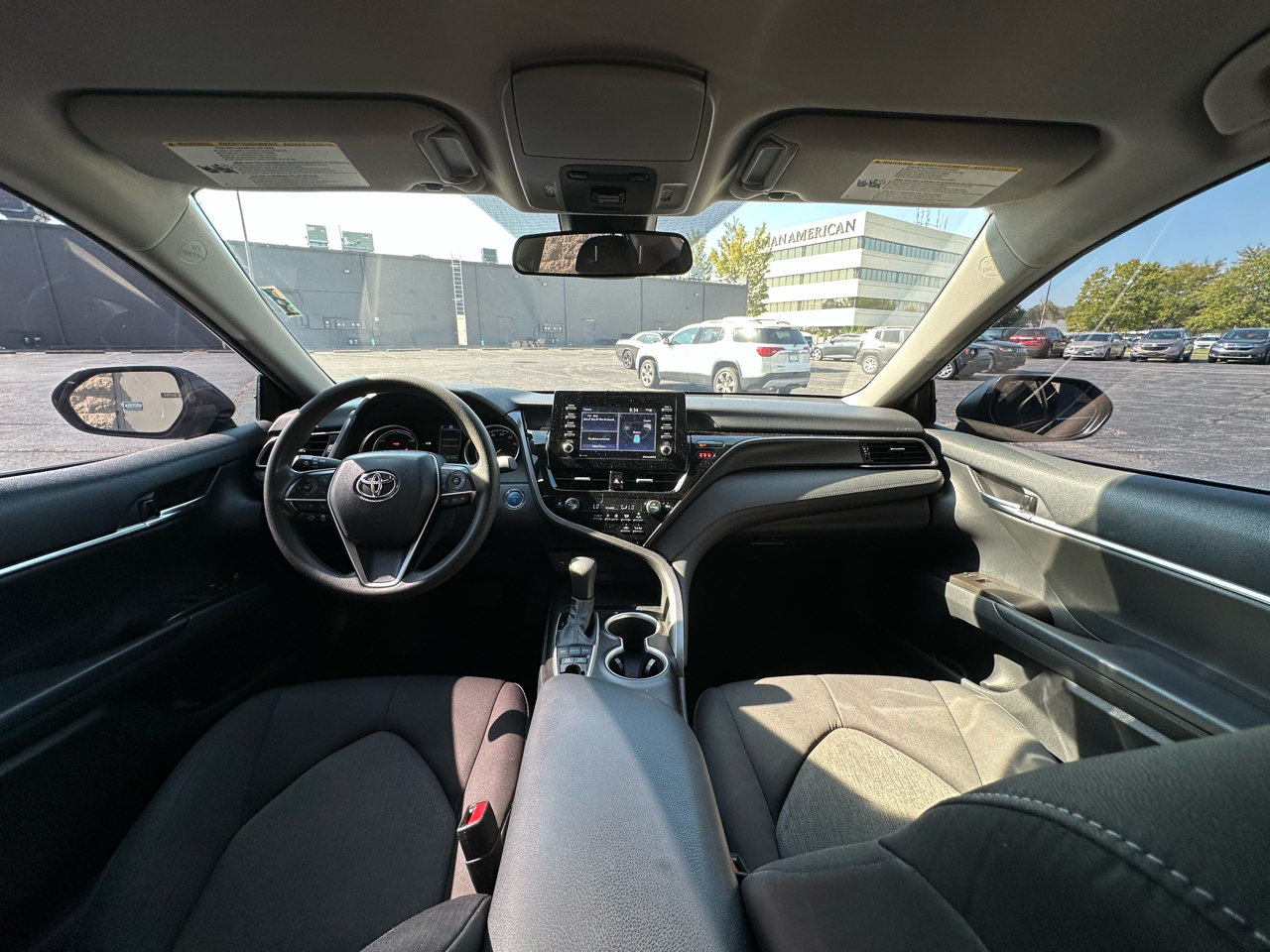 2021 Toyota Camry Hybrid LE photo 10