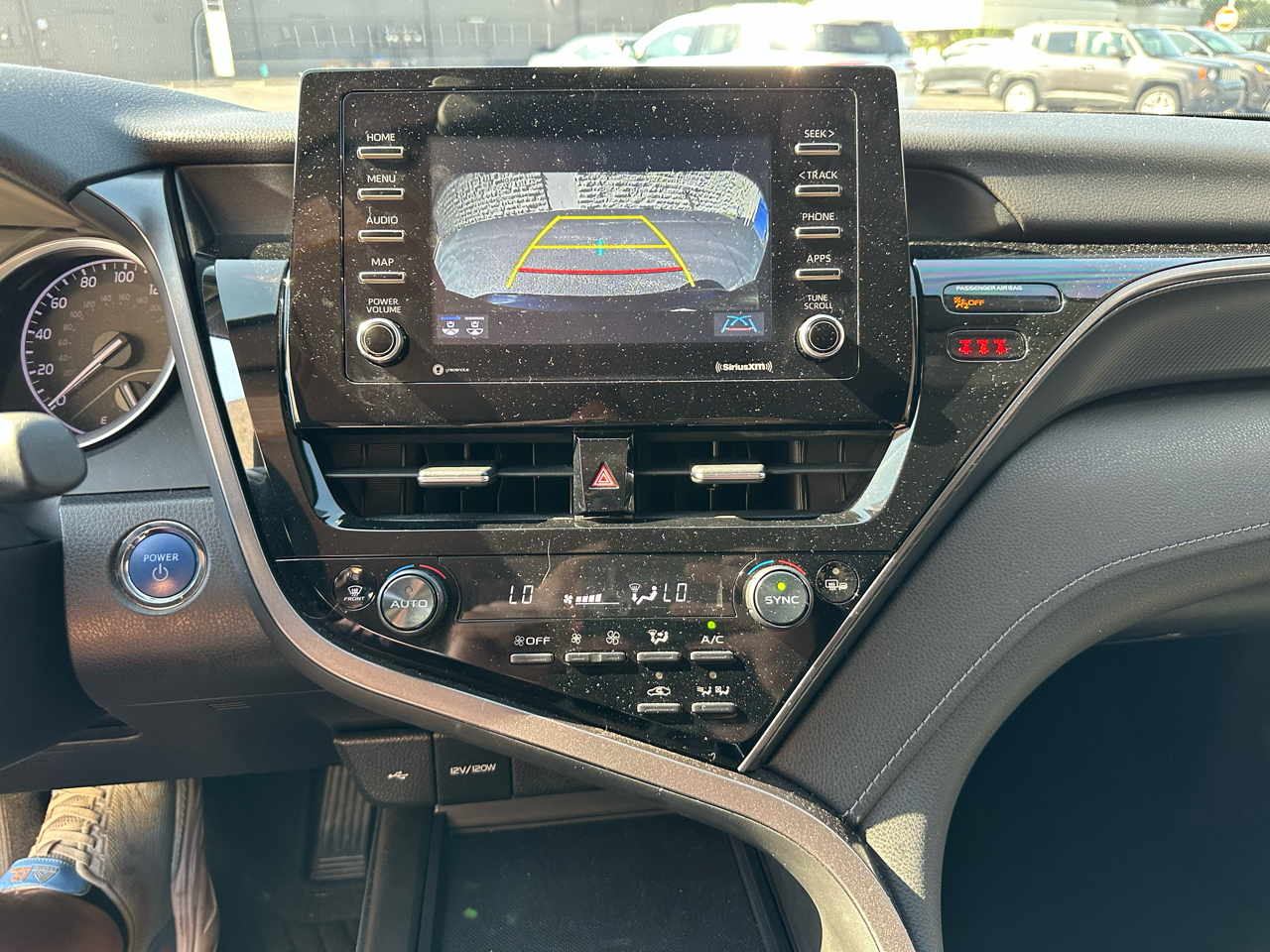 2021 Toyota Camry Hybrid LE photo 13