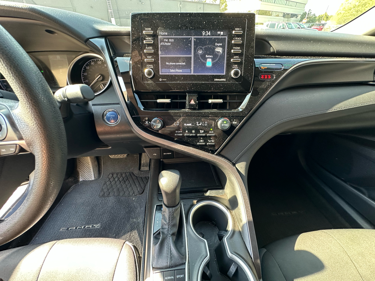 2021 Toyota Camry Hybrid LE photo 14
