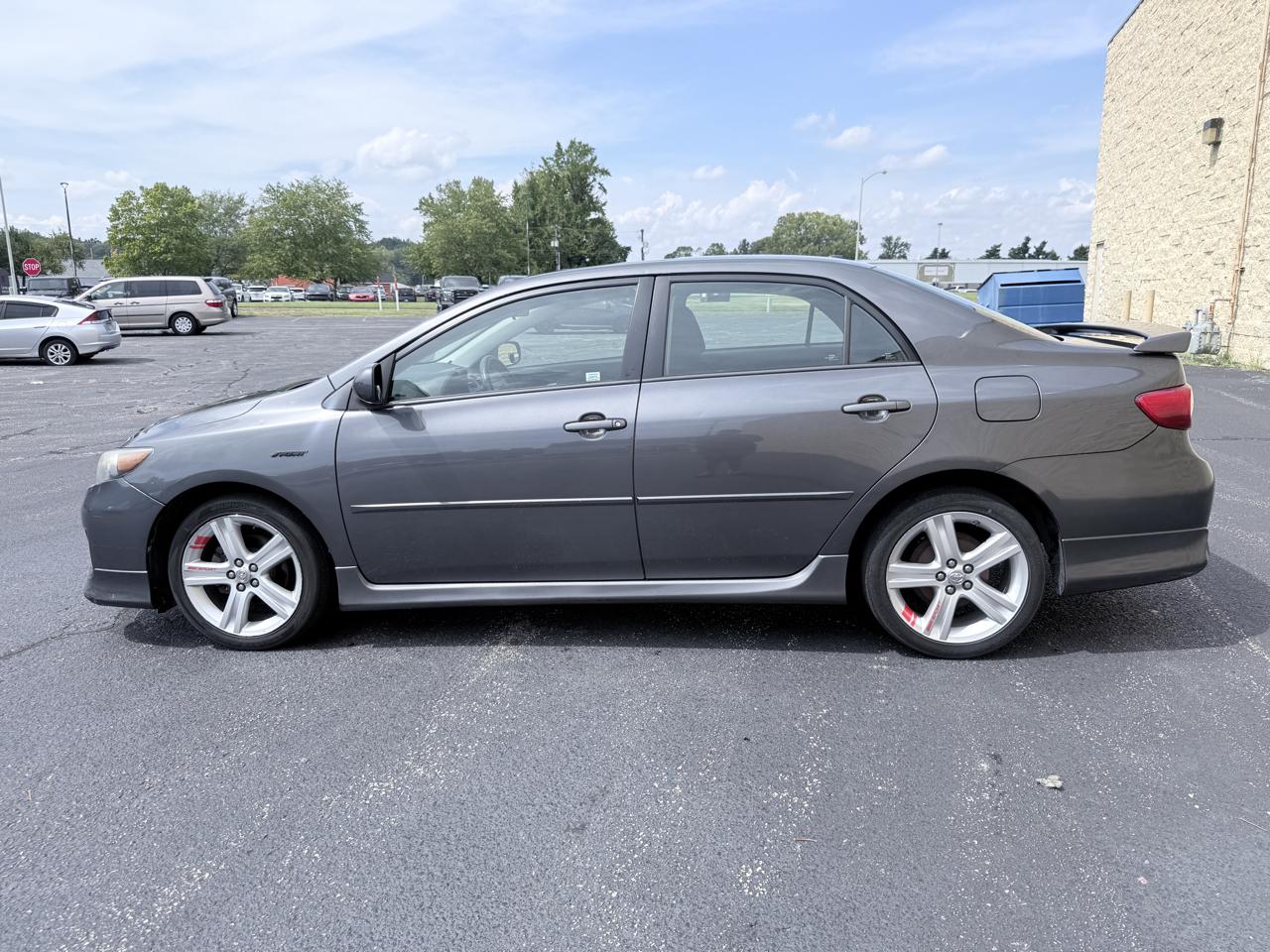 Toyota Corolla S 5-Speed MT 2013