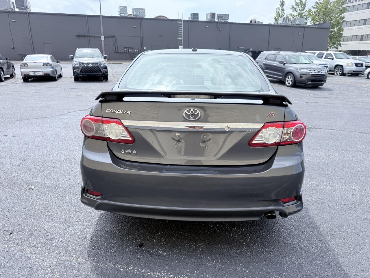 Toyota Corolla S 5-Speed MT 2013
