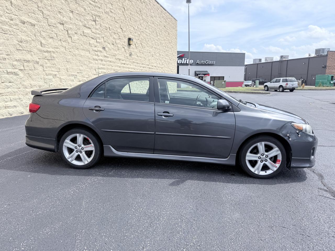 Toyota Corolla S 5-Speed MT 2013