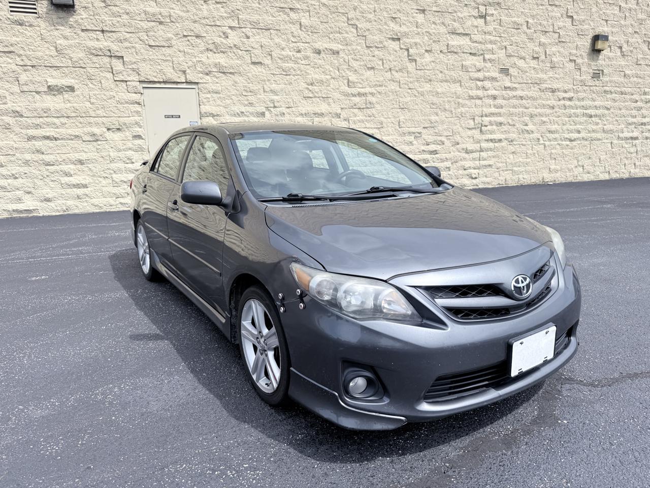 Toyota Corolla S 5-Speed MT 2013