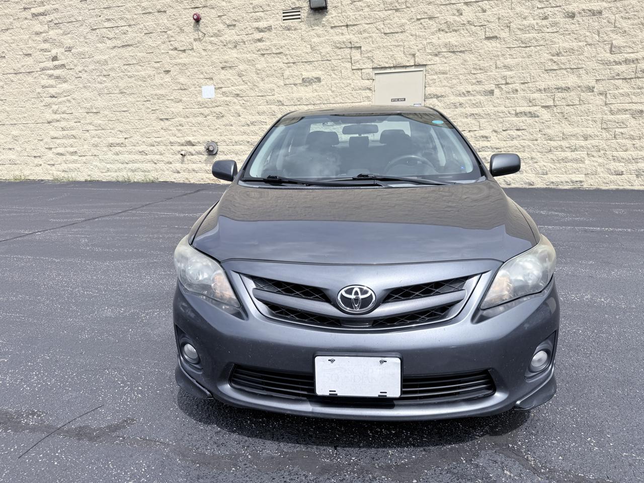Toyota Corolla S 5-Speed MT 2013