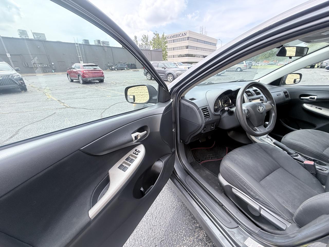 Toyota Corolla S 5-Speed MT 2013