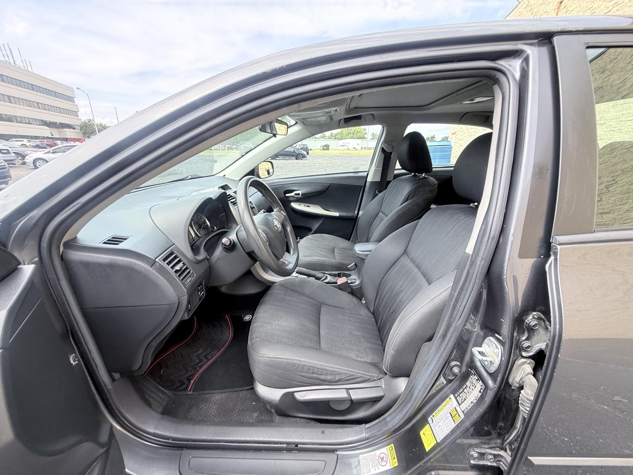 Toyota Corolla S 5-Speed MT 2013