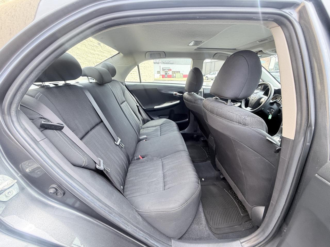 Toyota Corolla S 5-Speed MT 2013