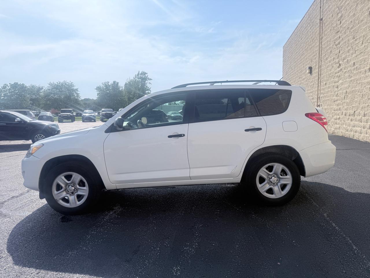 Toyota RAV4 Base I4 4WD 2012