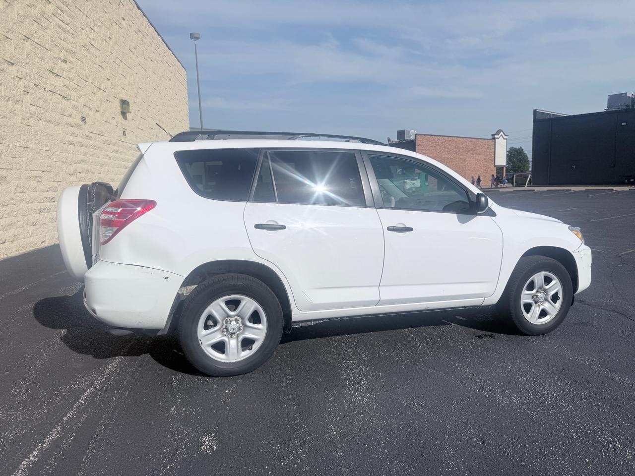 Toyota RAV4 Base I4 4WD 2012