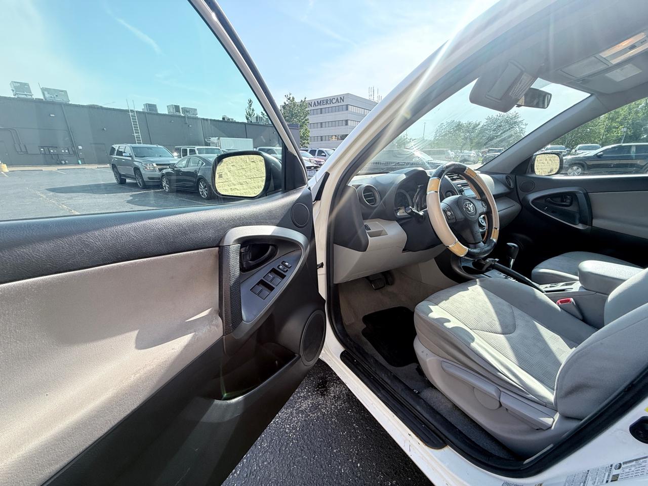 Toyota RAV4 Base I4 4WD 2012
