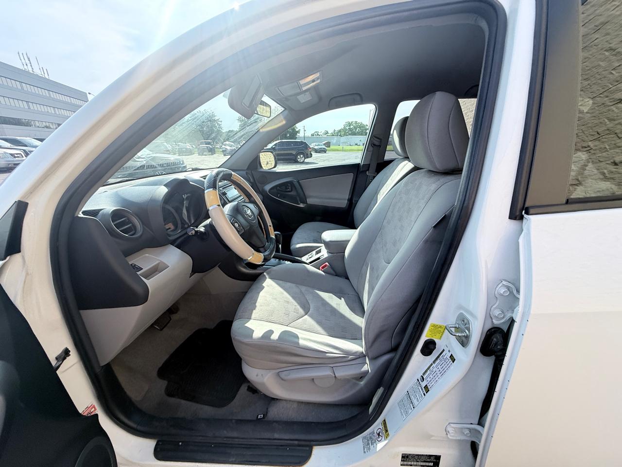 Toyota RAV4 Base I4 4WD 2012
