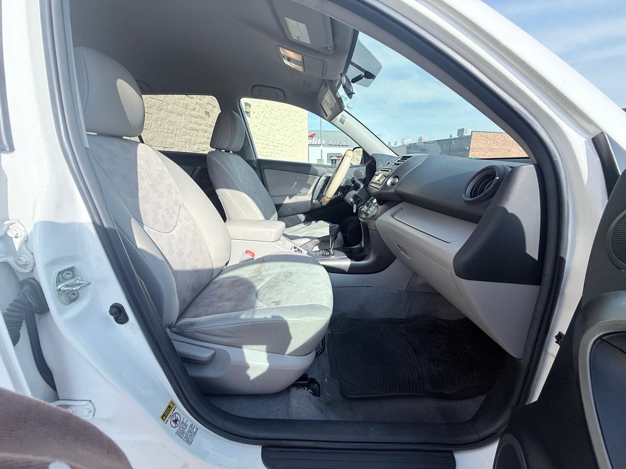 Toyota RAV4 Base I4 4WD 2012
