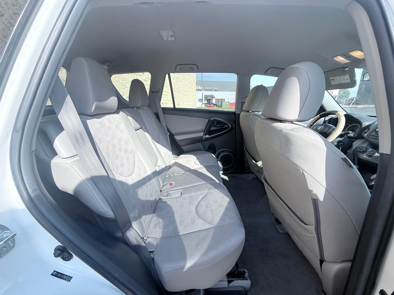Toyota RAV4 Base I4 4WD 2012