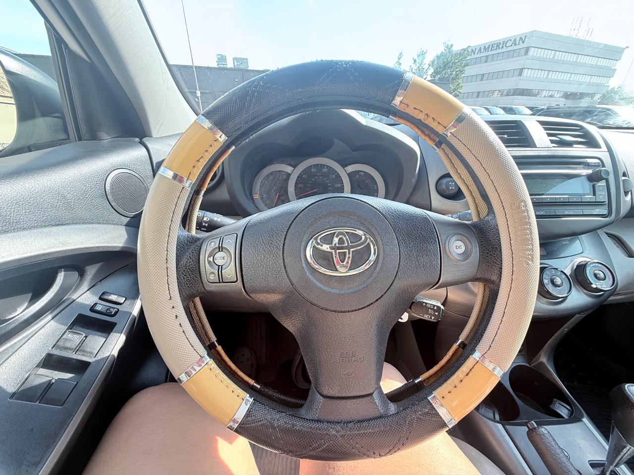 Toyota RAV4 Base I4 4WD 2012
