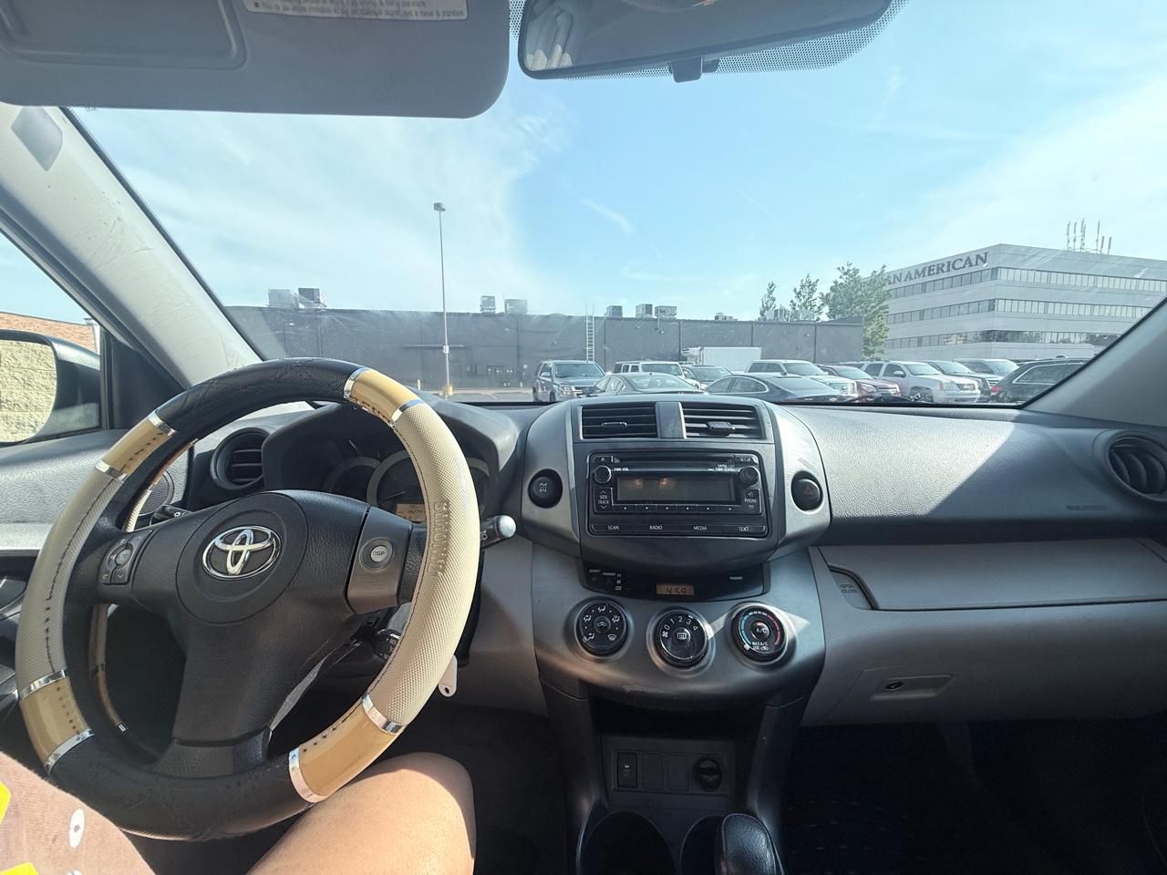 Toyota RAV4 Base I4 4WD 2012