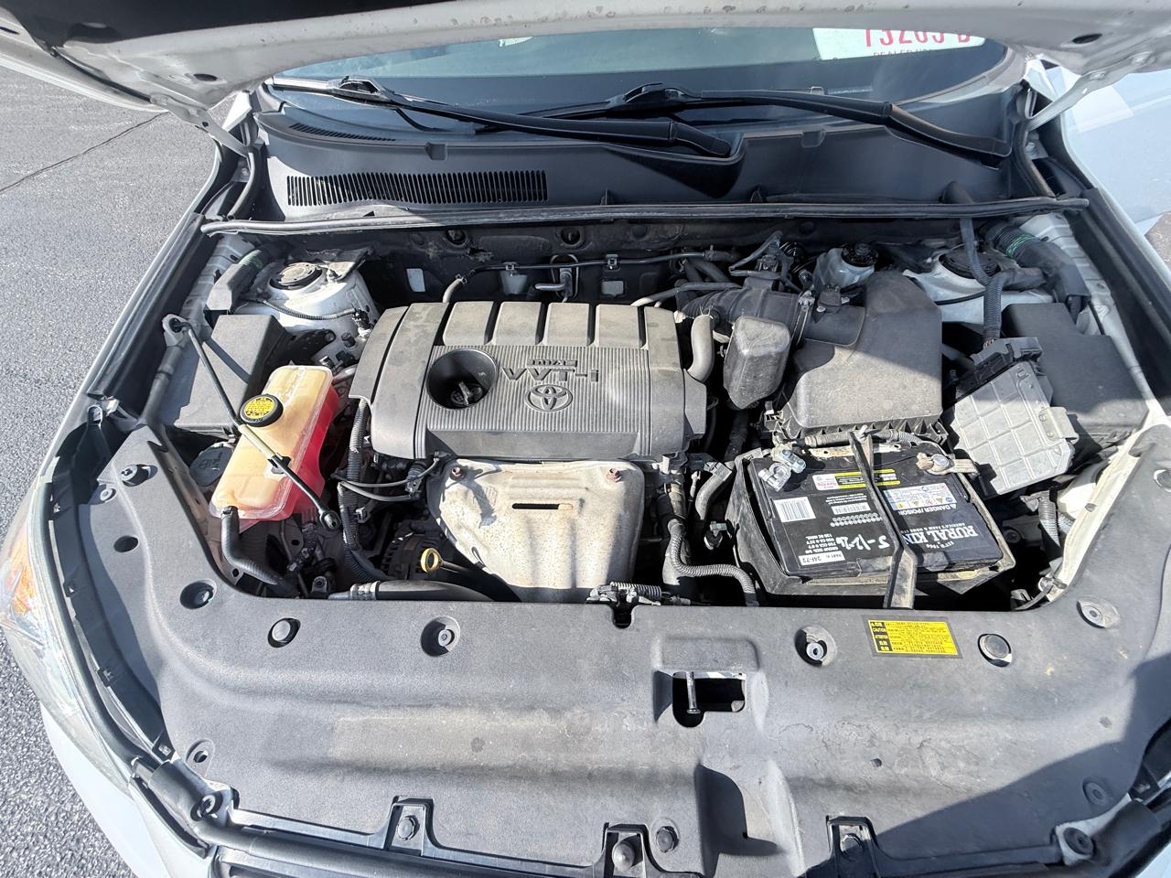Toyota RAV4 Base I4 4WD 2012