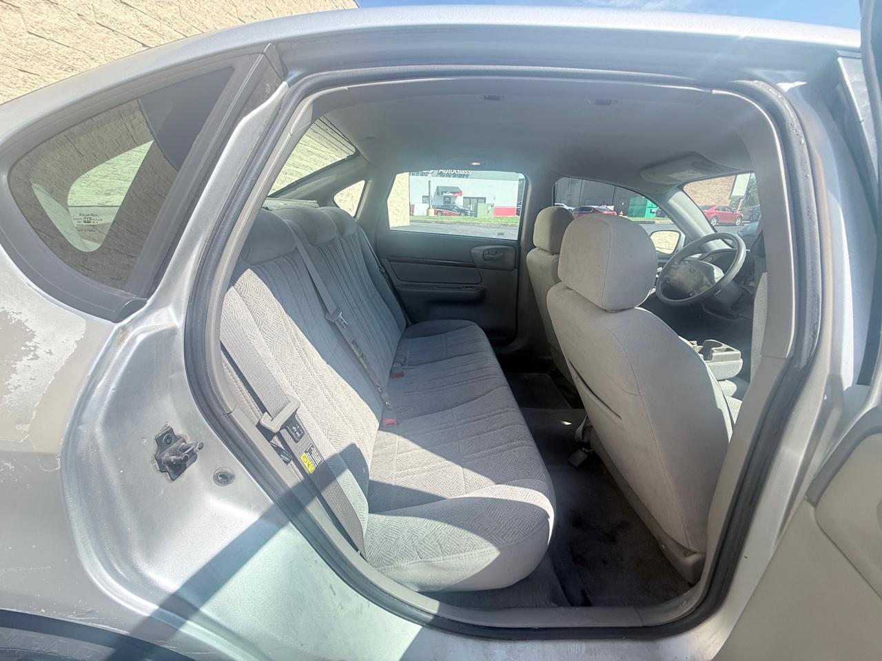 Chevrolet Impala Base 2004