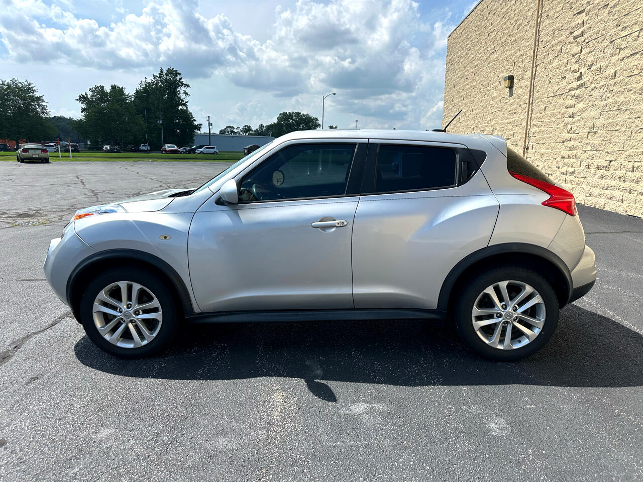 2013 Nissan Juke S photo 2