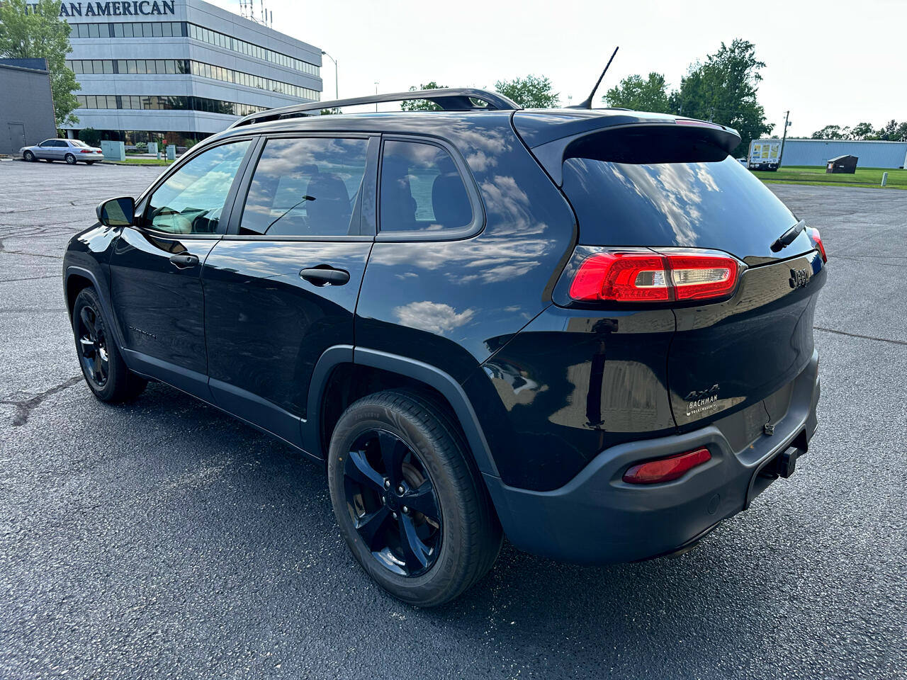 2017 Jeep Cherokee Sport photo 3