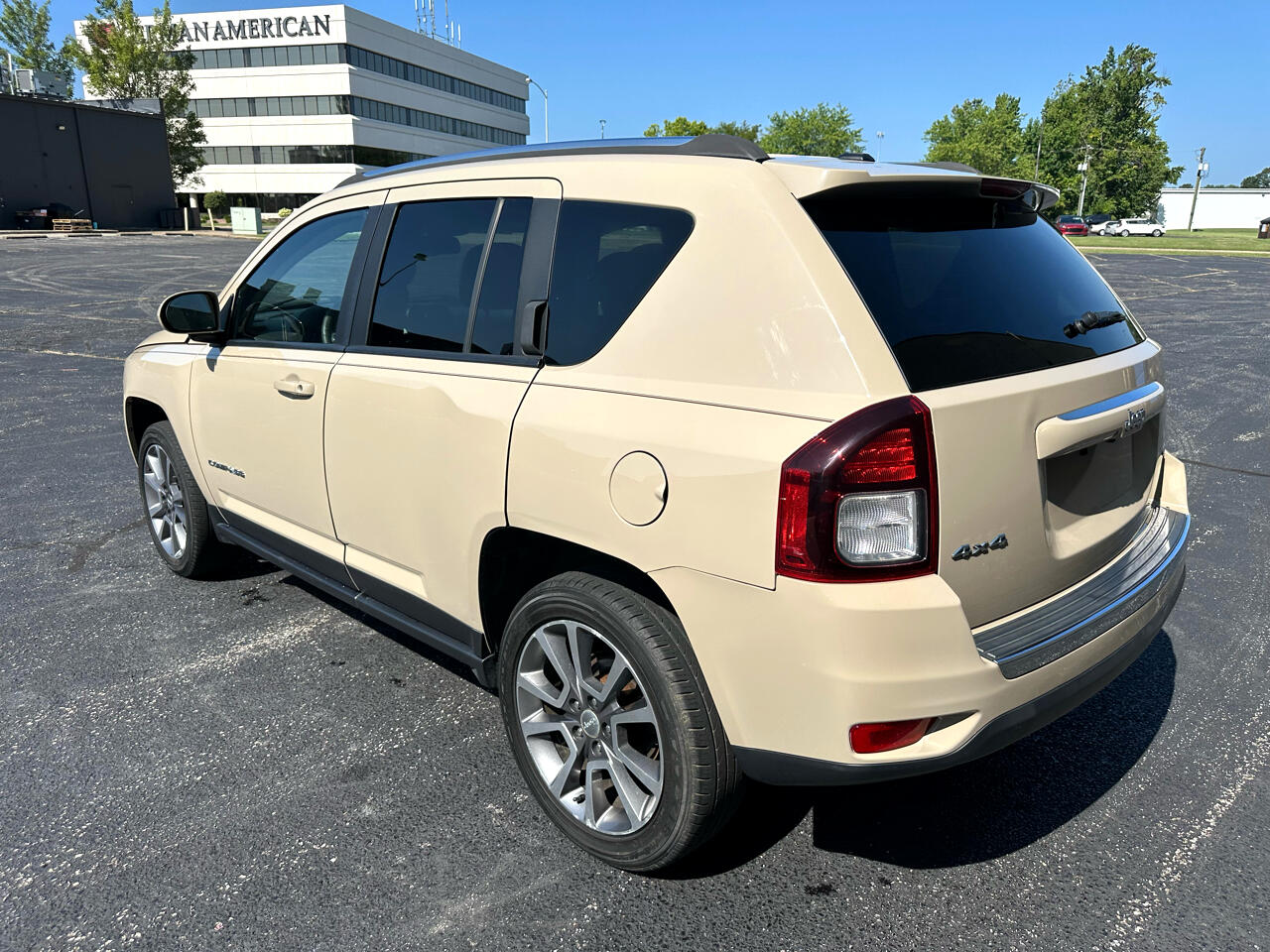 2017 Jeep Compass Latitude photo 2
