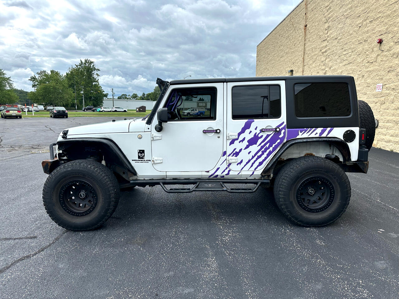 2012 Jeep Wrangler Unlimited Sahara photo 2