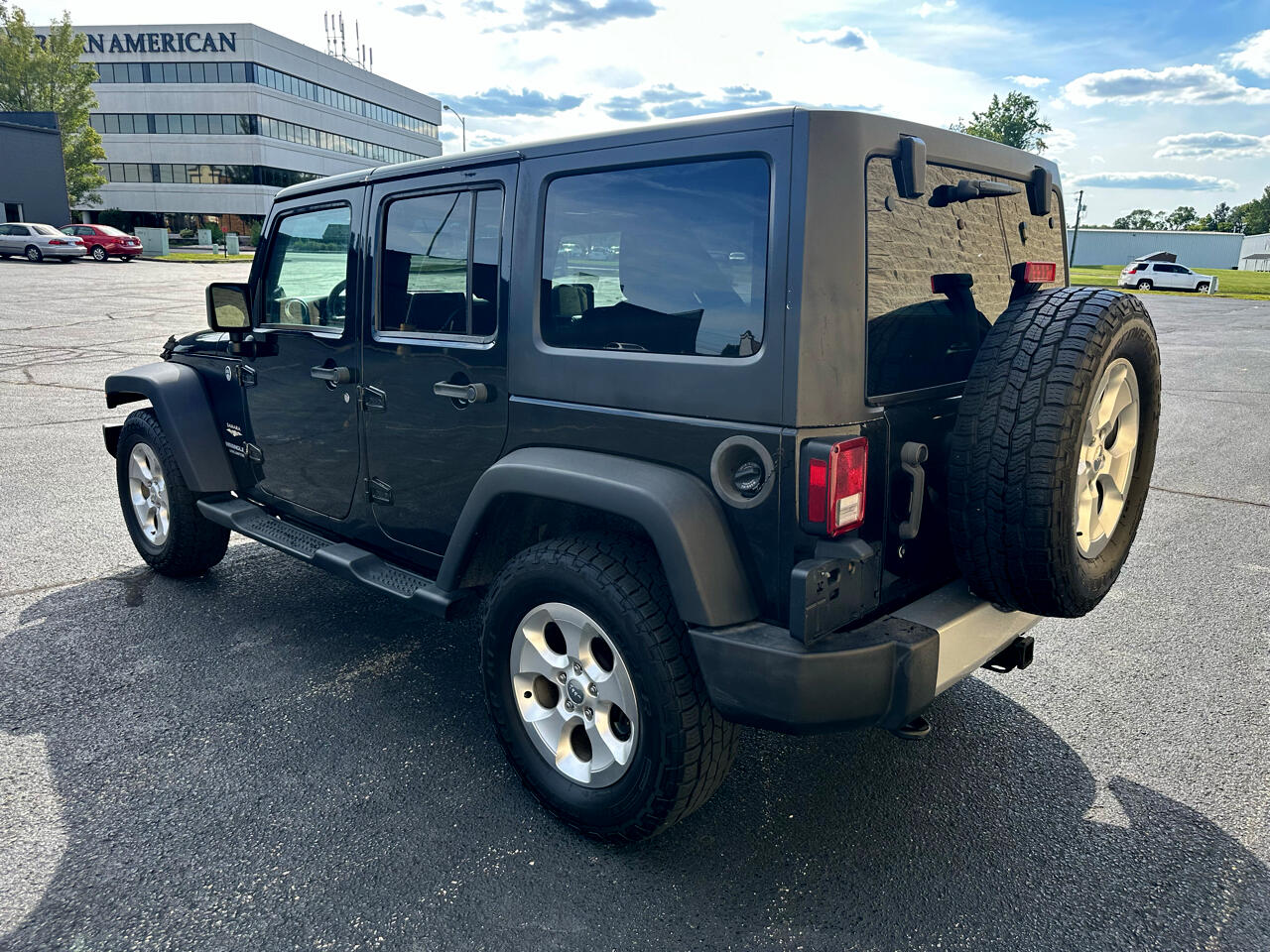 2013 Jeep Wrangler Unlimited Sahara photo 3