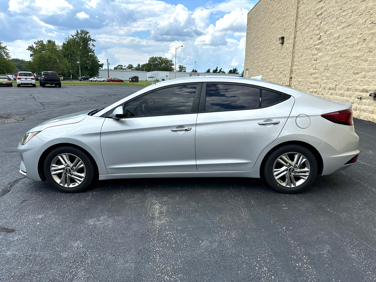 2019 Hyundai Elantra Limited photo 2
