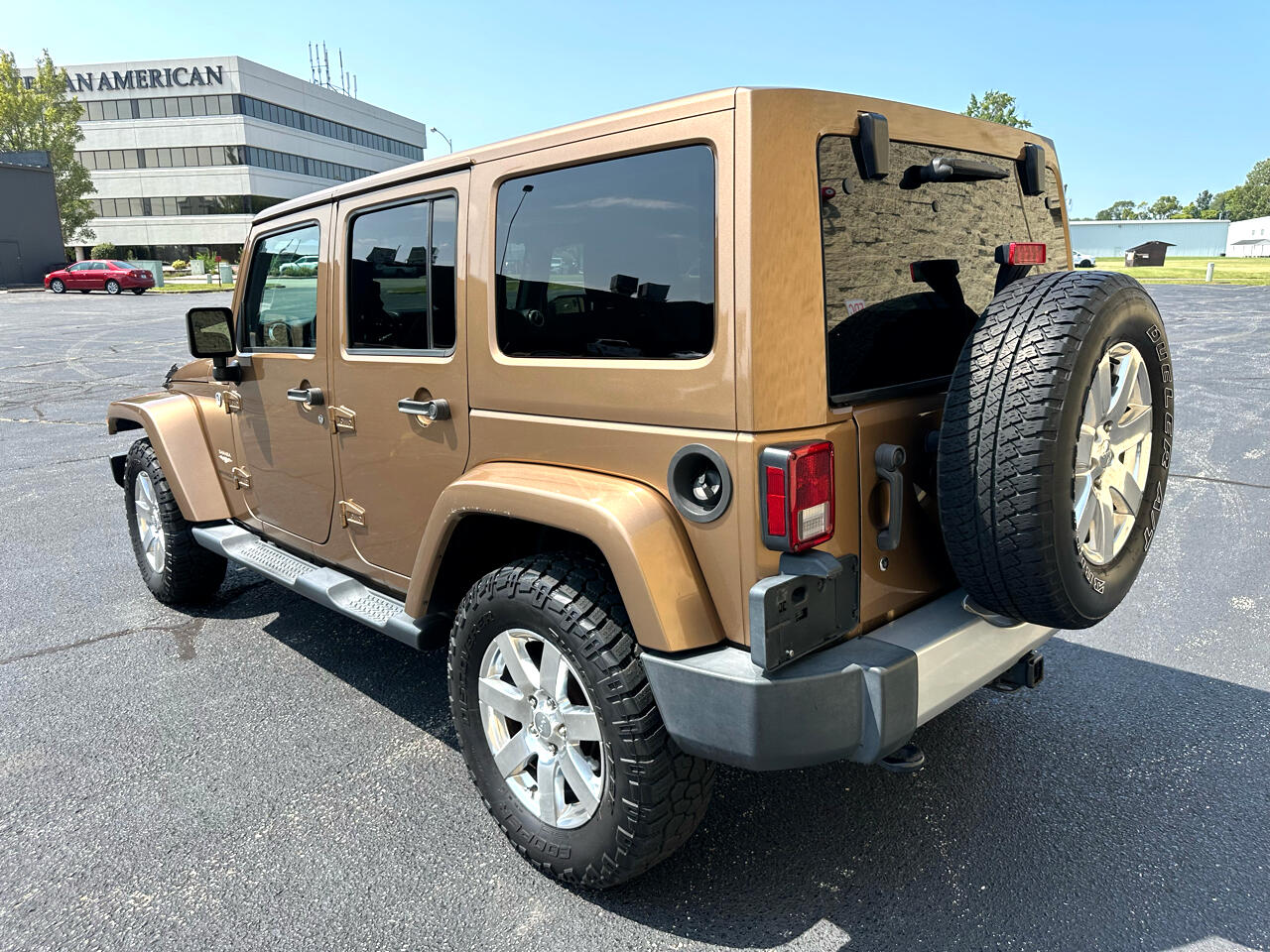 2015 Jeep Wrangler Unlimited Sahara photo 3