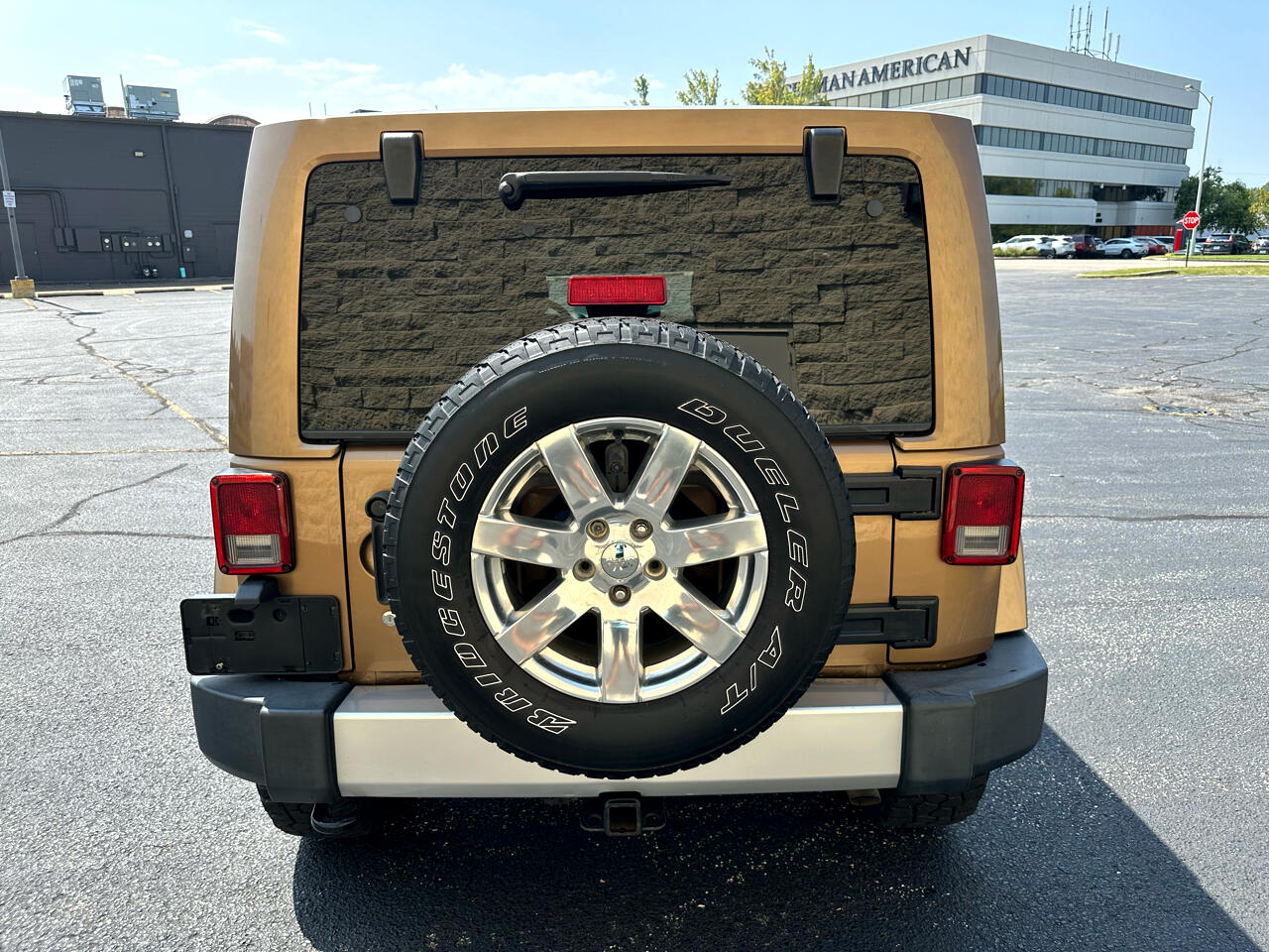 2015 Jeep Wrangler Unlimited Sahara photo 4