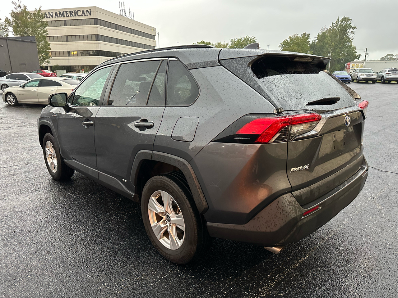 2021 Toyota RAV4 Hybrid LE photo 2