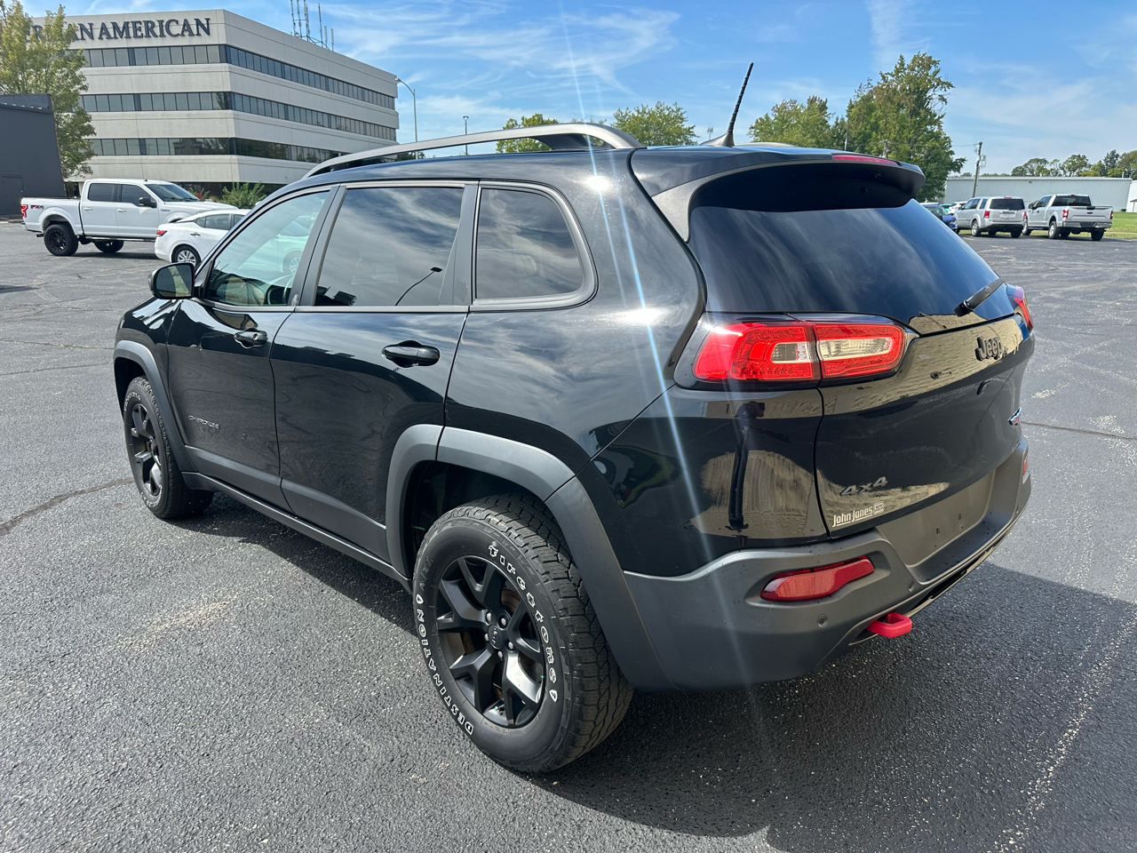 2018 Jeep Cherokee Trailhawk photo 2