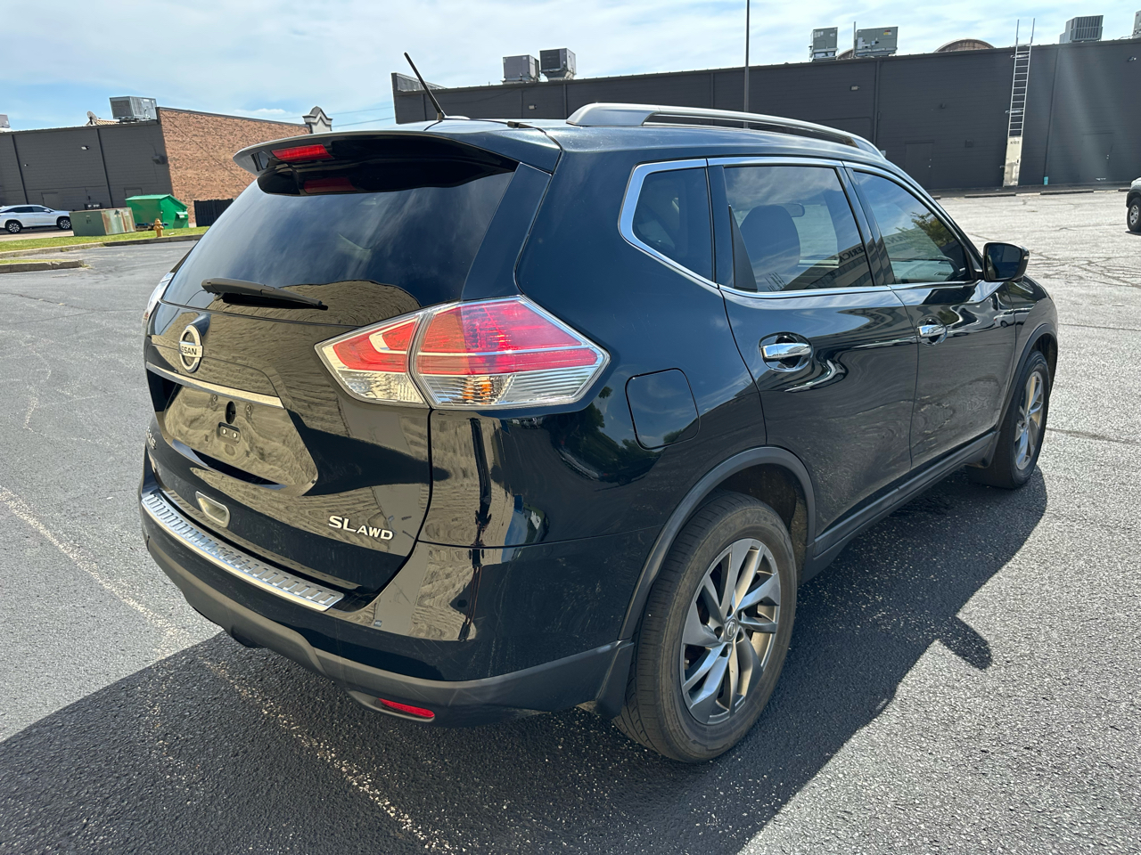 2015 Nissan Rogue SV AWD photo 4
