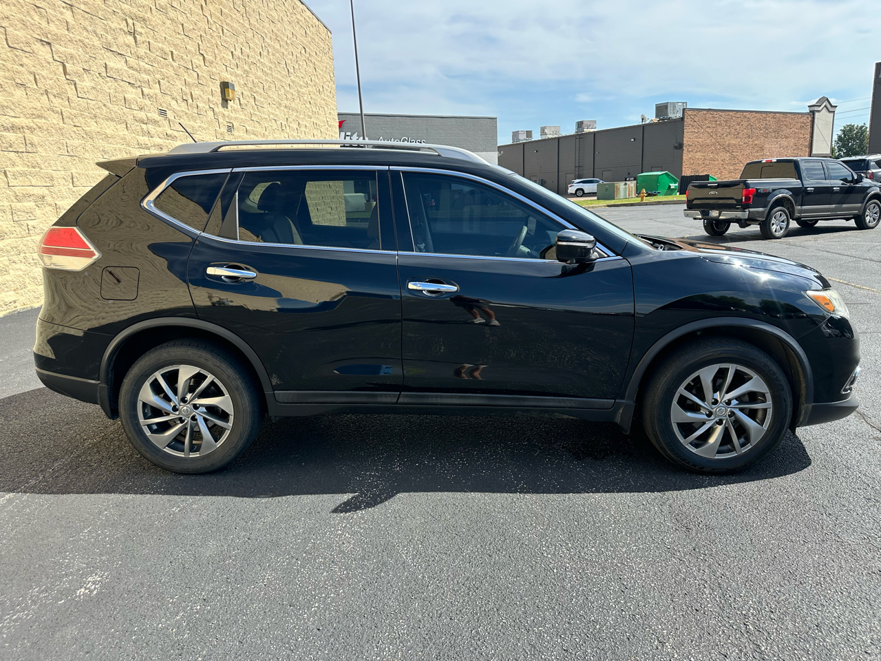 2015 Nissan Rogue SV AWD photo 5