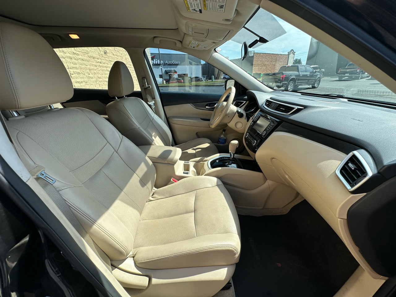 2015 Nissan Rogue SV AWD photo 9