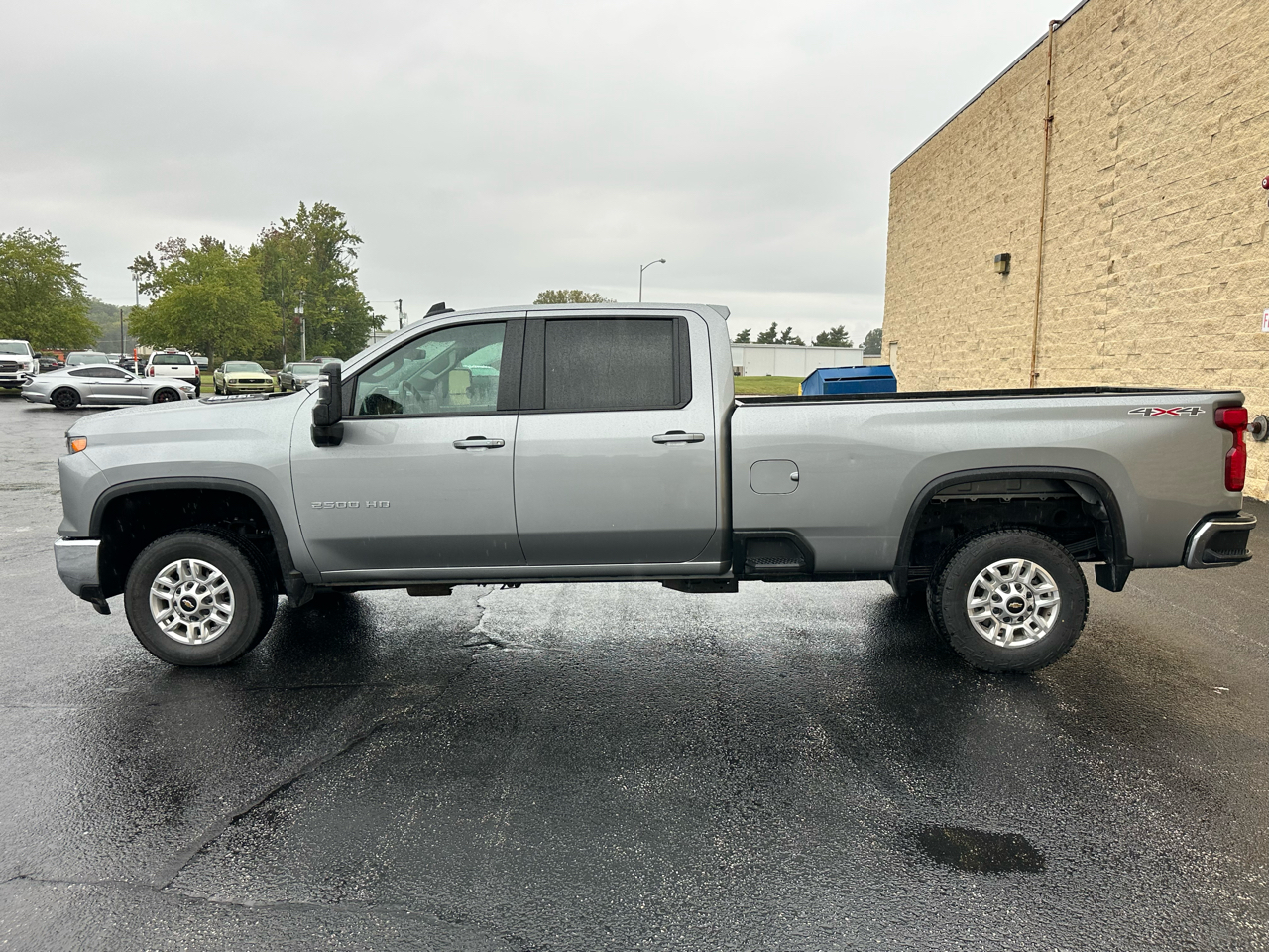 2025 Chevrolet Silverado LT photo 2