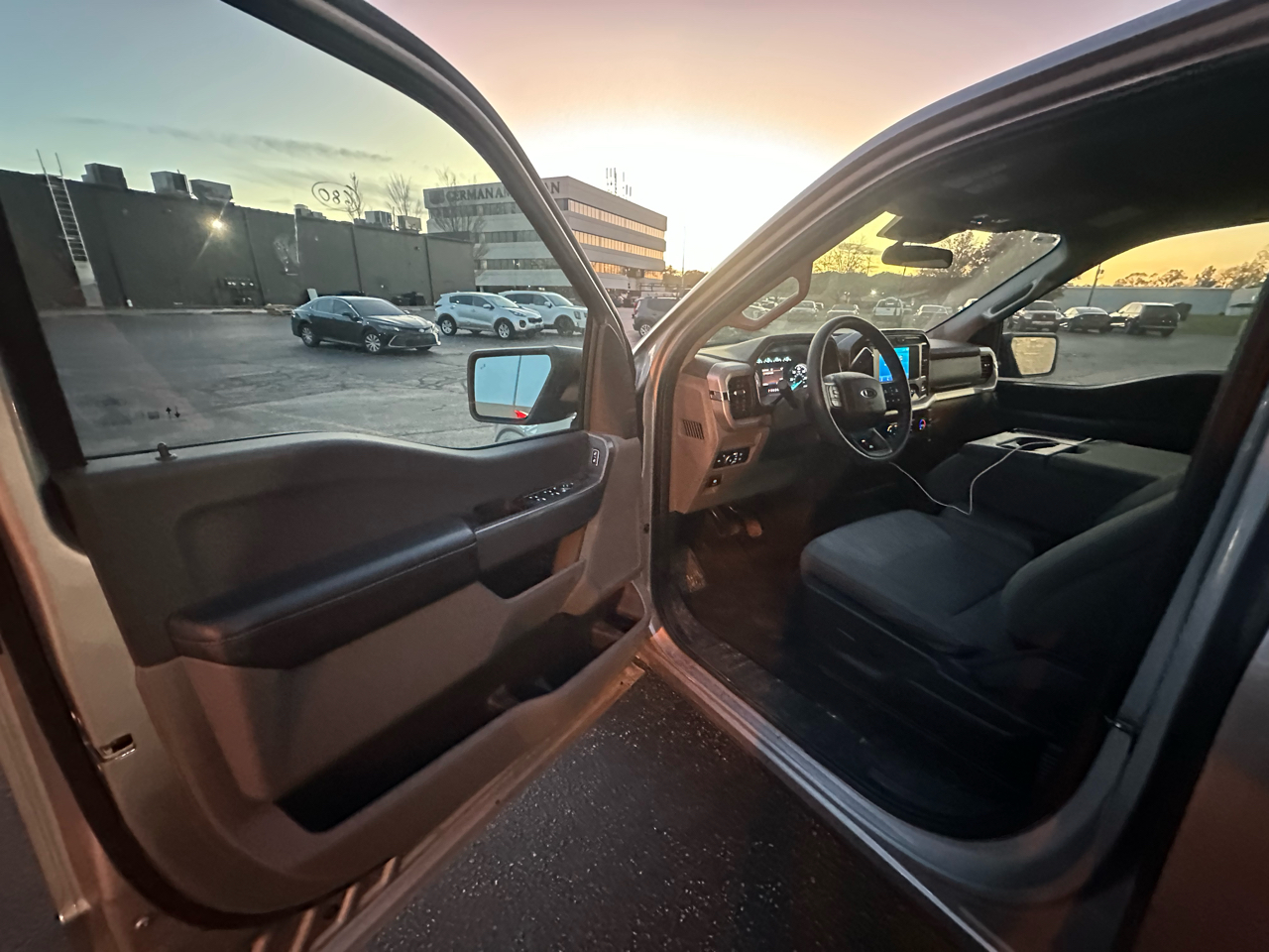 Ford F-150 Lariat SuperCrew 5.5-ft. Bed 4WD 2023