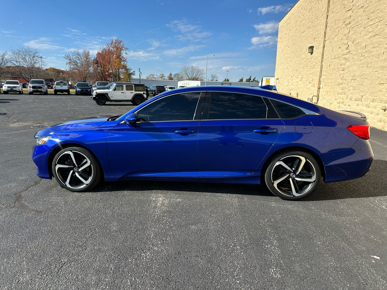 2018 Honda Accord Sport 2.0T photo 2