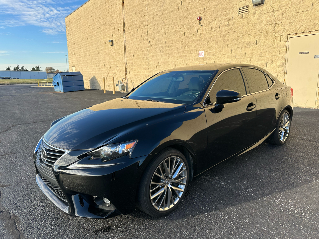 2016 Lexus IS 200t's photo