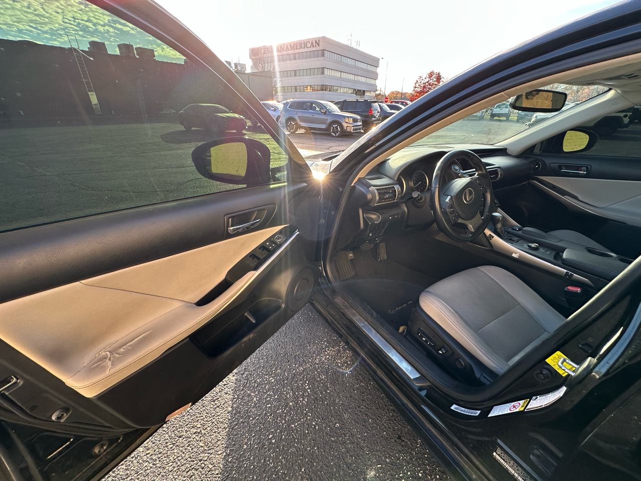 2016 Lexus IS 200t photo 3